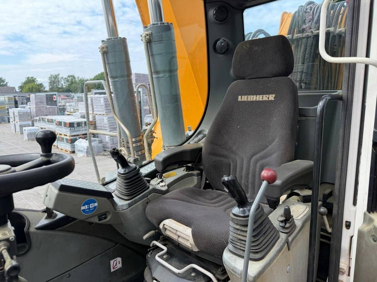 Liebherr LH30 M 12