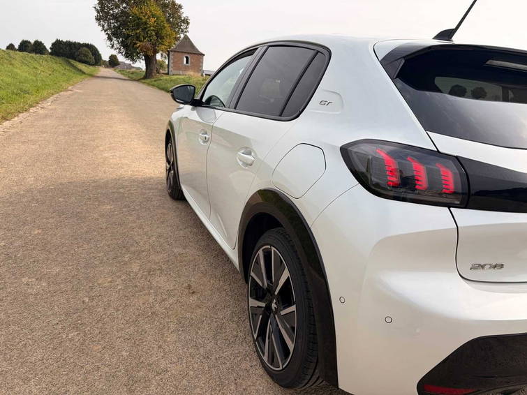Peugeot 208 14