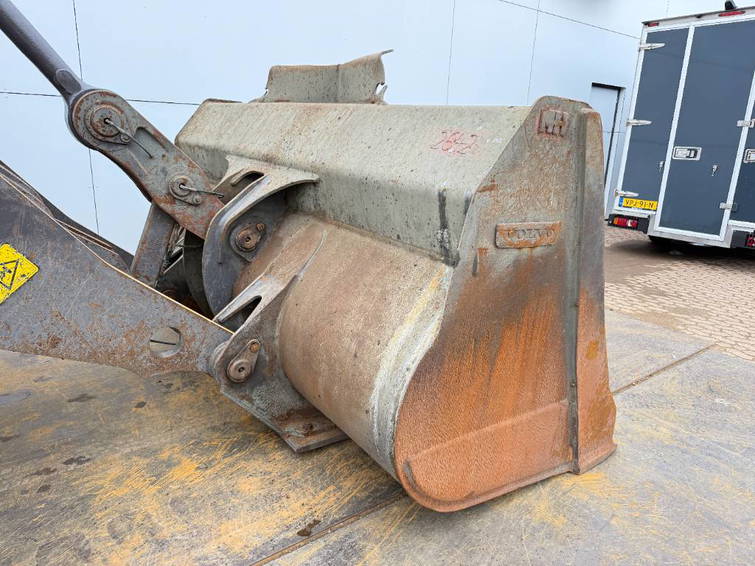 Volvo L180H - German Machine / Automatic Greasing 14