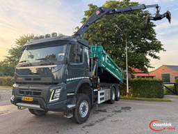 Volvo FMX 370 6x6 Euro 6 met 2 zijden kipper en HMF 1643 Z2 kraan