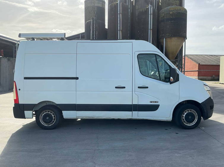 Nissan NV400 5