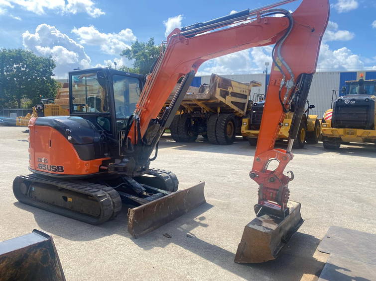 Hitachi ZX65U . 5