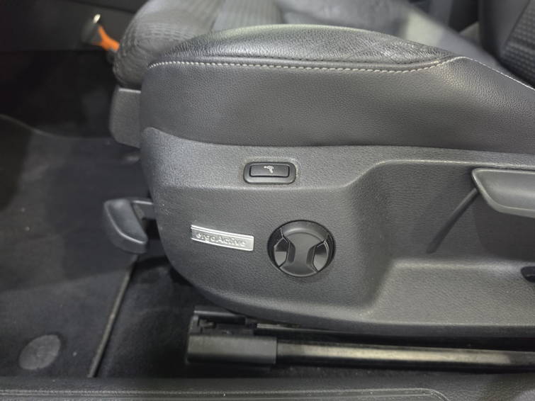 Volkswagen Golf 10