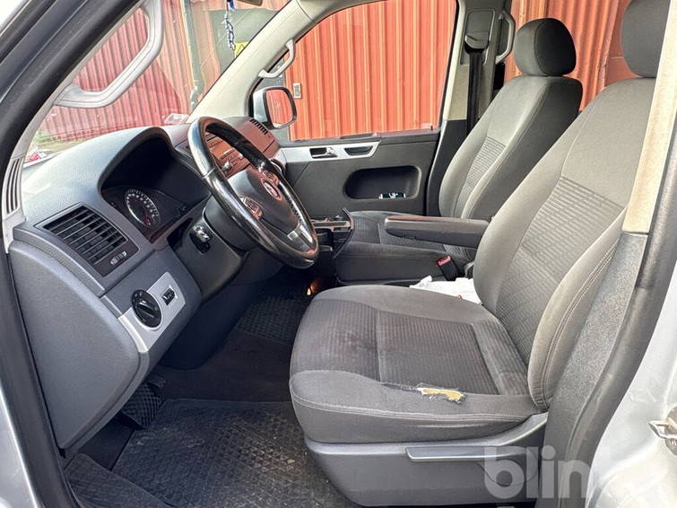 Volkswagen Multivan 11