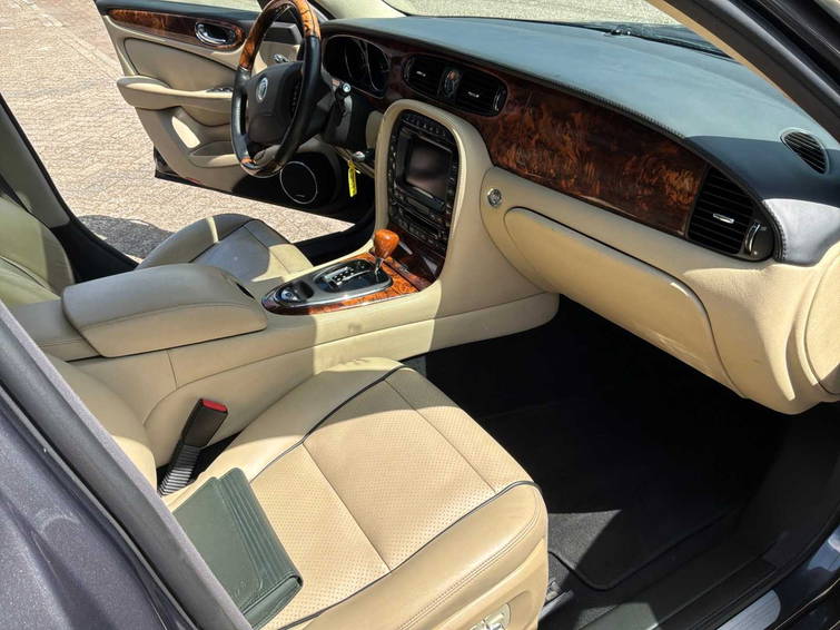 Jaguar XJ 2.7D V6 22