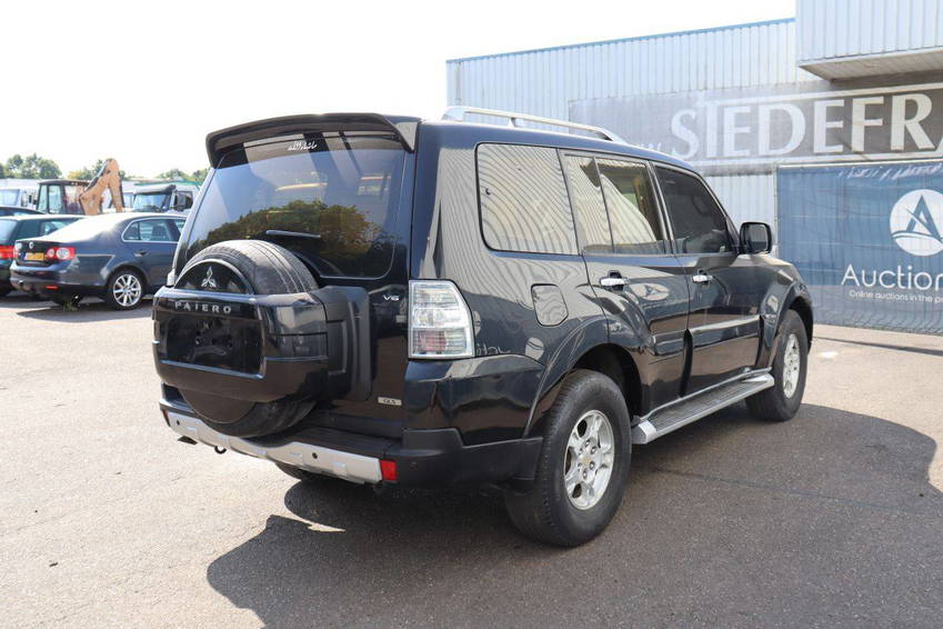 Mitsubishi Pajero 6