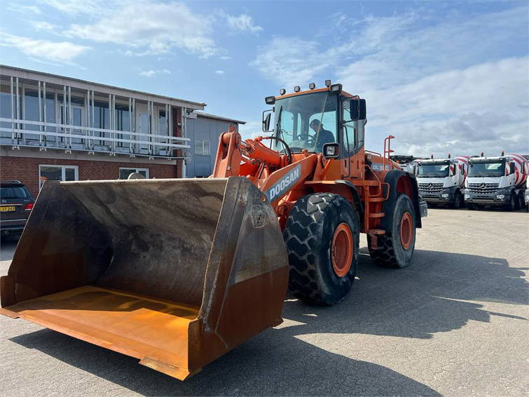 Doosan DL300 3