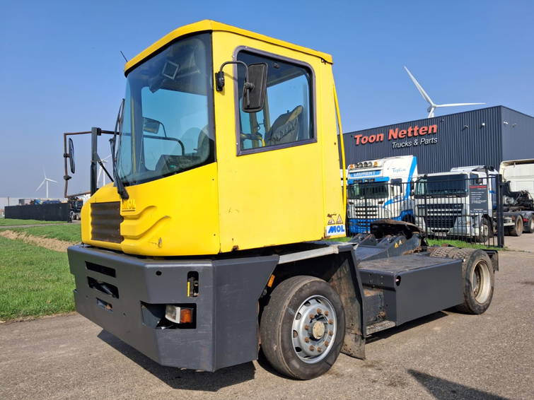 MOL YT200/4x2 Terminal Tractor 2