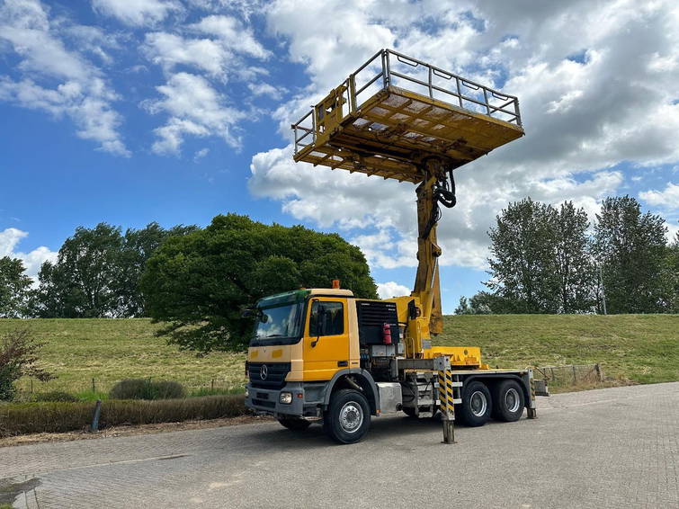 Mercedes-Benz Actros 6x4,Full steel,aerial work platform,2010 1