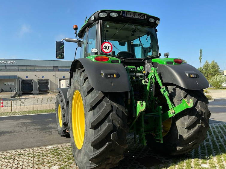 John Deere 6215R 5
