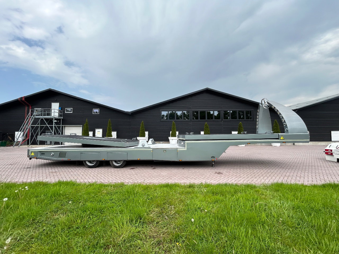 Onbekend Show oplegger met 2 x draaiplateau