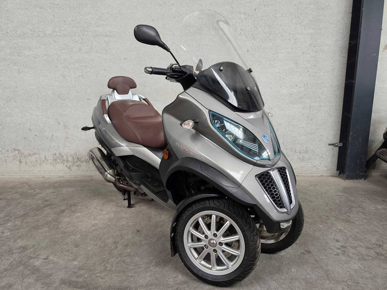 Piaggio Scooter 500cc LT MP3 Business 4