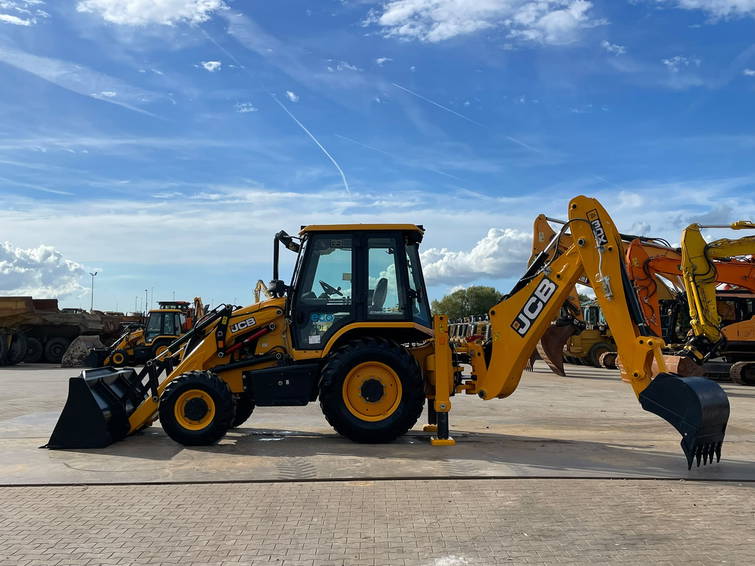 JCB 3DX 4WD hammerlines 11