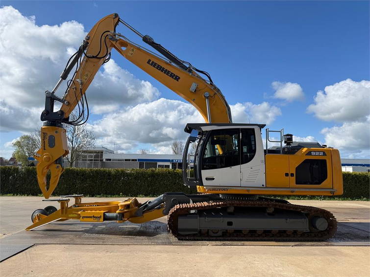 Liebherr R922 LC Car Dismantler 13