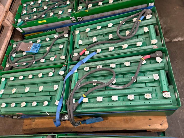 Diversen Lot of Hoppecke FNC-T Ni-Cd industrial battery pac Hoppecke Lot of Hoppecke FNC-T Ni-Cd industrial battery packs, approx. 18 14