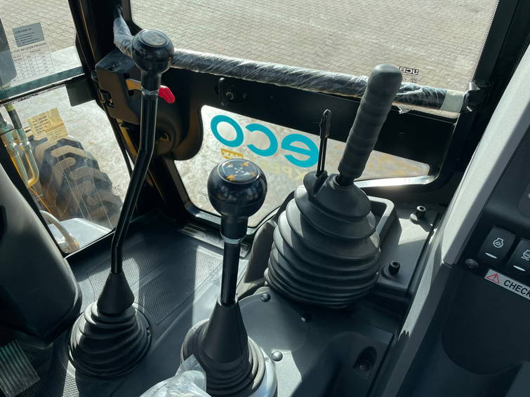JCB 3DX 4WD hammerlines 24