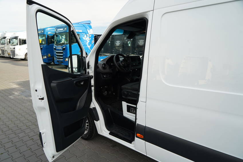 Mercedes-Benz Sprinter Blaszak 22