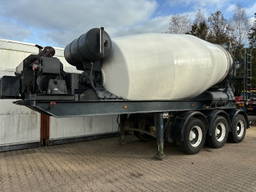 Hoenkhaus 10m3 mixer. Liftas