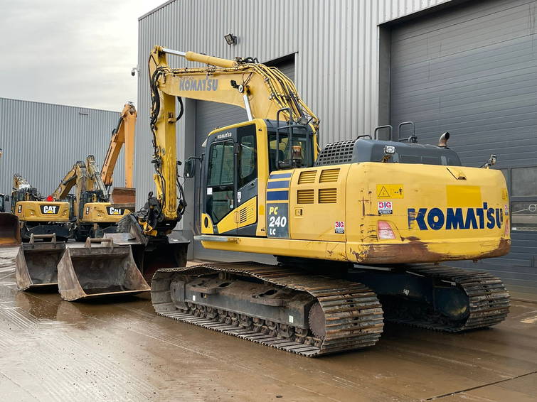 Komatsu PC240LC-10 Engcon and 3 x bucket 3