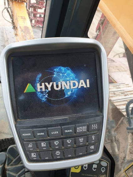 Hyundai HX 220 L 10