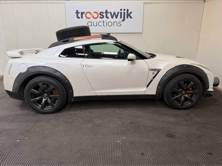 Nissan GT-R 8