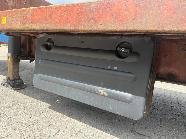 Renders 3 axle Stepdeck / Tiefbettauflieger 16