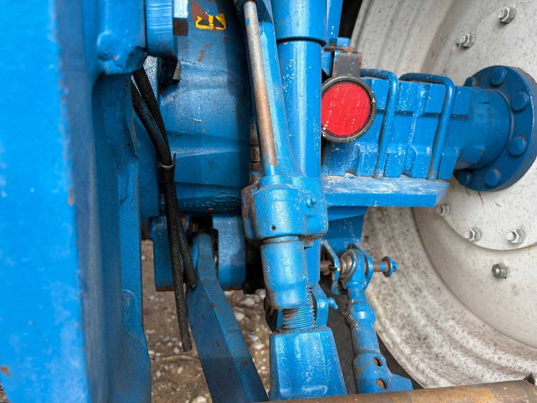 Ford 8210 III 4WD 17