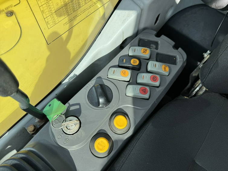 Komatsu PW98 MR 8 27