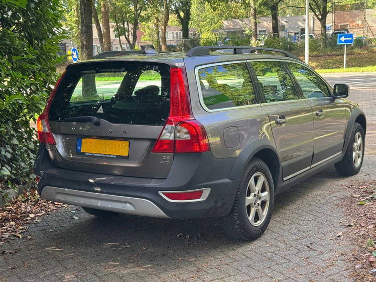 Volvo XC70 2.4 D5 Summum 10