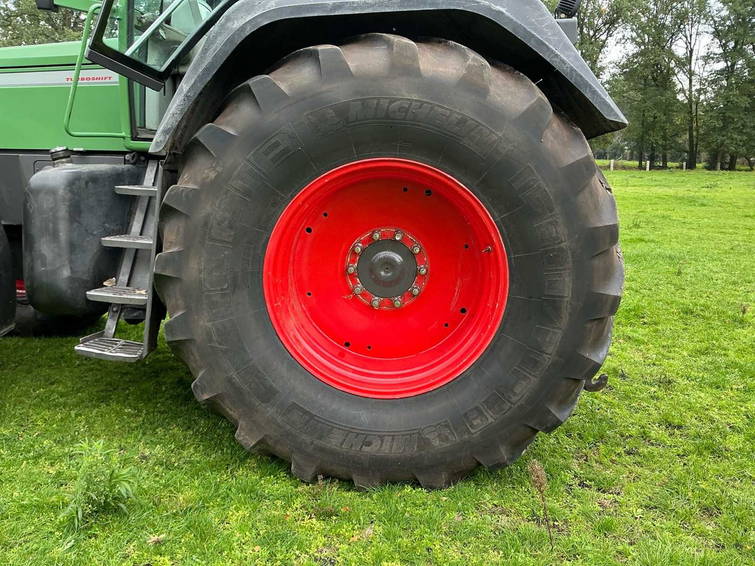 Fendt Favorit 824 21