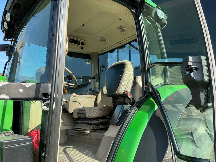 John Deere 6215R 22