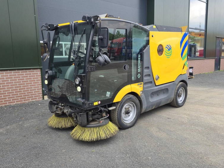 Diversen MC210 Mathieu MC210 Sweeping Machine Former Money 6