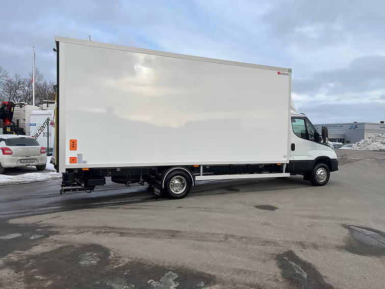 Iveco Daily 72 72C18 A8 Van Openable Side Fully Equipped 27