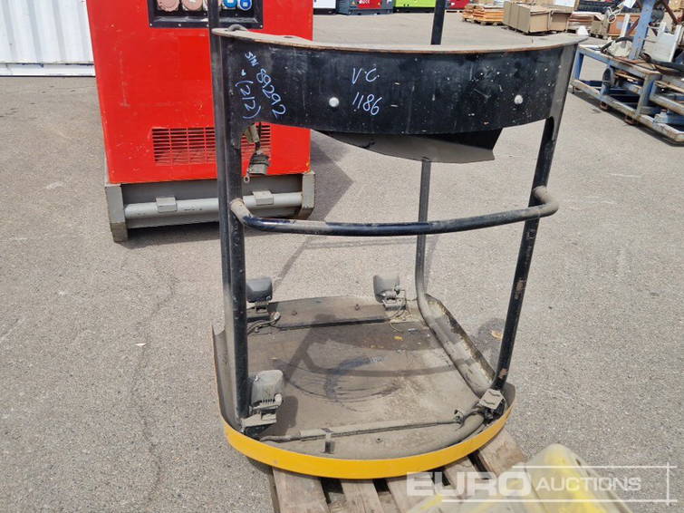 Diversen Pallet of Excavator Parts 6