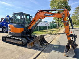 Doosan DX 50 Z-7 5.4T - Full Hydr - Central Greasing - Hydr Quickhitch - 3 Buckets / LÖFfeln - 2649H - A/C - CE - BE Machine