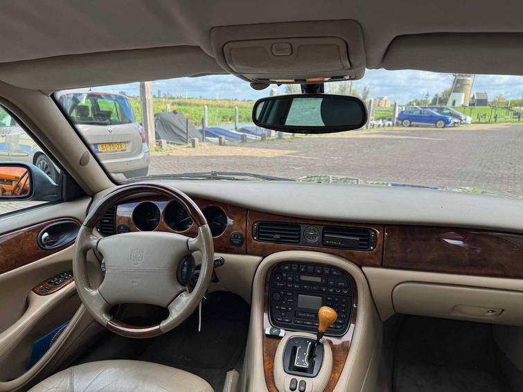 Jaguar Sovereign 4.0 V8 15