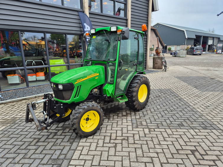 John Deere 2520 2