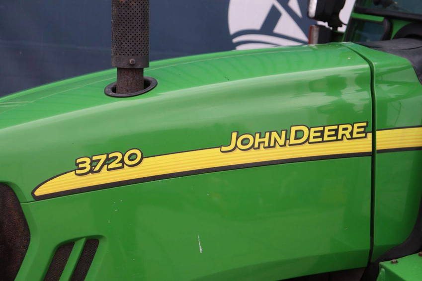 John Deere 3720 17