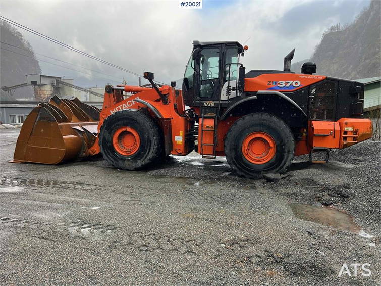 Hitachi ZW zw370-6 Wheel loader w/ scale, printer and bucket 3