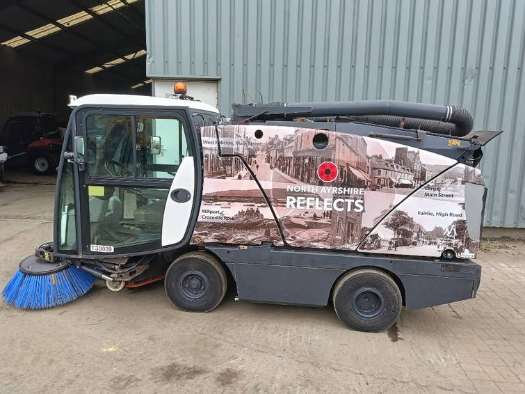 Bucher C202 sweeper veegmachine bezemwagen vacuum 12