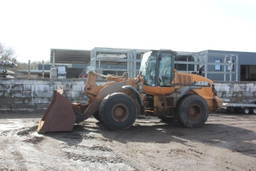 Case 821E