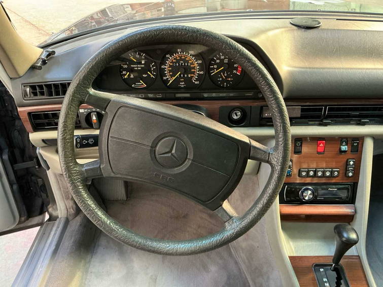 Mercedes-Benz 420 SEL 11