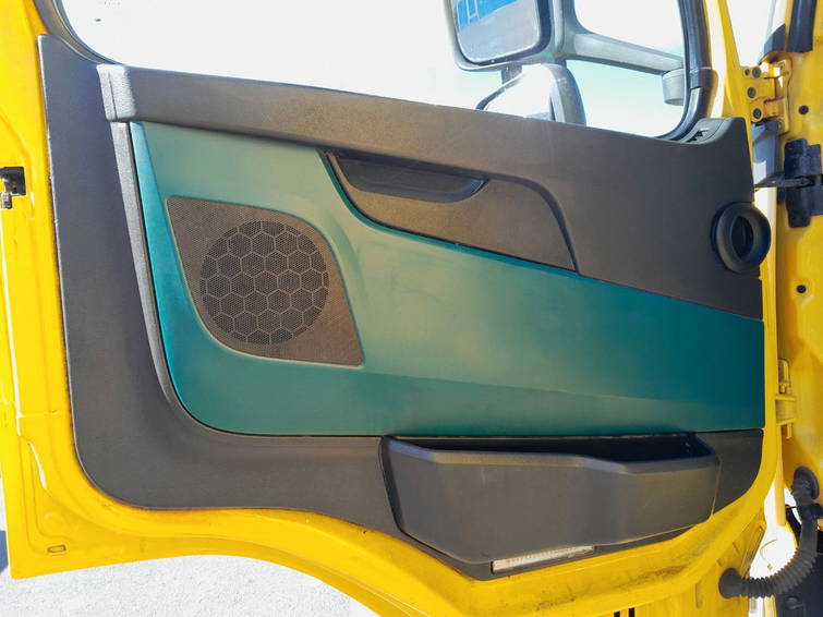 Volvo FM 330 Thermoking T-1200R doubledecker 21