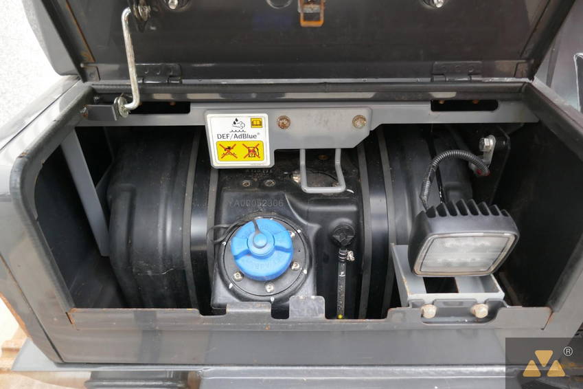 Hitachi ZX210LC-7 25