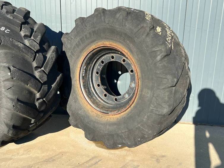 Michelin 445/70R19.5 incl. rim 5
