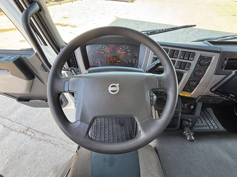 Volvo FL 250 4x2 Thermoking V-100 Max / BOX L8280 mm 16