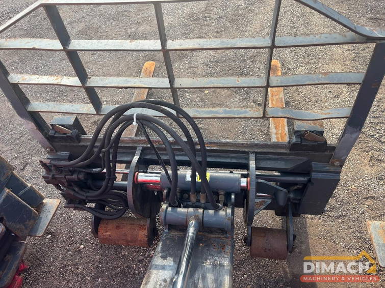 Moffet M10 25.4 telescopic boom - CE - Kubota engine - sideshift - fork positioner - 4-way steering - fork positioner 23