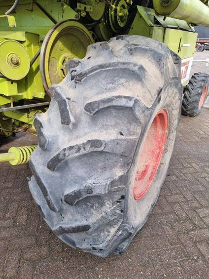 Claas Dominator 68s 6 shakers 3200L tank - 1990 23