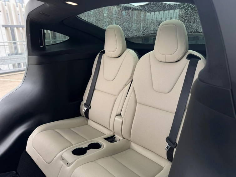 Tesla Model X Plaid 14