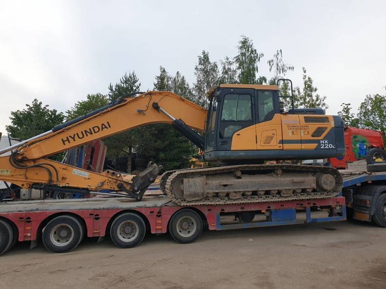 Hyundai HX 220 L 8